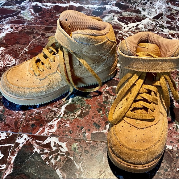NICE KIDS NIKE Air Force ONE TAN BROWN SUEDE HIGH TOP SNEAKERS SHOES SIZE 1 GUC - Picture 1 of 10